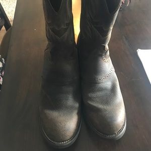 Men ‘s Justin Distressed Cowboy Boots